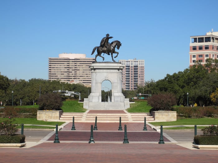 Hermann_Park,_Sam_Houston_monument,_2012